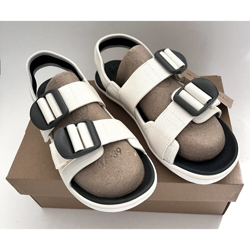 Astral, The Webber, Travel Shoe, White Polyester Canvas, Size 7 NIB